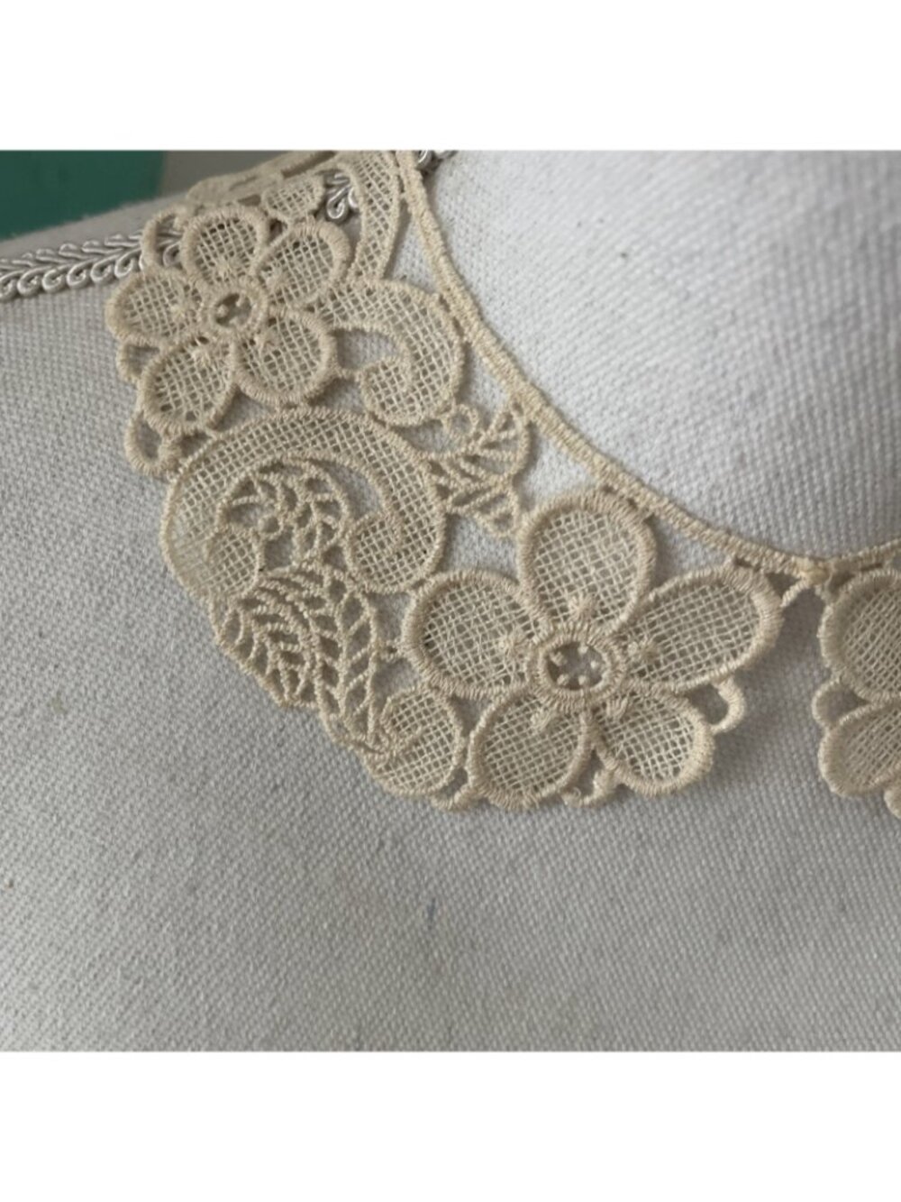 Vintage cream lace crochet detachable peter pan fake collar scalloped romantic - Picture 3 of 5